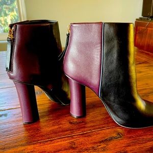 CAbi 6004 size 8 1/2 black and purple zip up booties